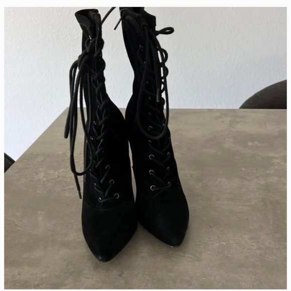 Steve Madden Lace up booties - Picture 5 of 5